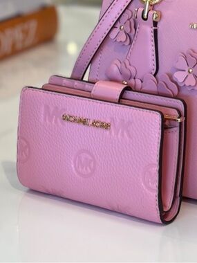 Michael Kors Jet Set Travel Medium Logo Debossed Billfold Wallet Carnation NWT